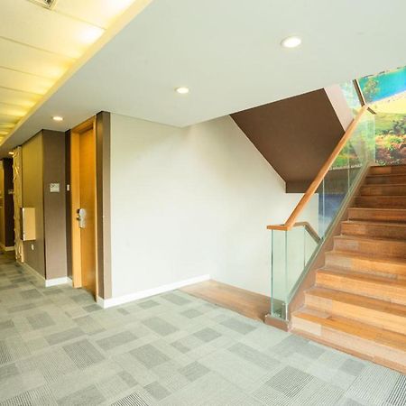 Life Hotel Stasiun Kota 泗水 外观 照片