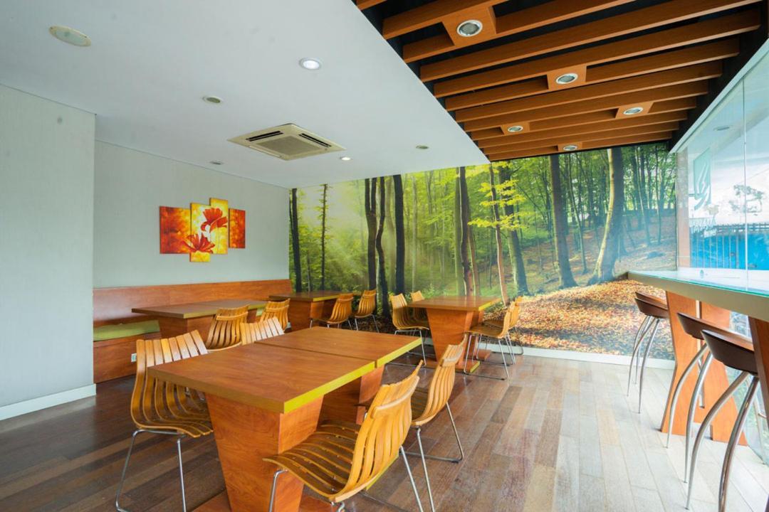Life Hotel Stasiun Kota 泗水 外观 照片