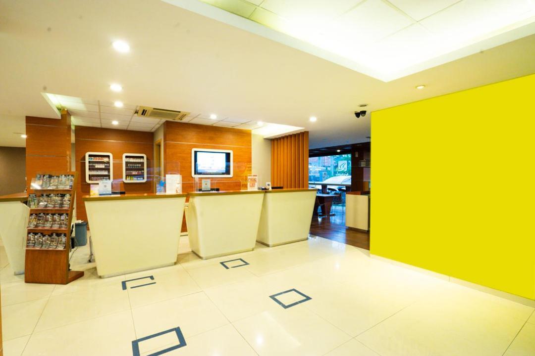 Life Hotel Stasiun Kota 泗水 外观 照片